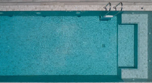 Вид з повітря на басейн — стокове фото