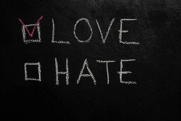 Aşk ya da nefret Siyah Kara tahta — Stok fotoğraf