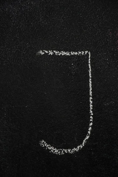 Carta J sobre quadro negro — Fotografia de Stock