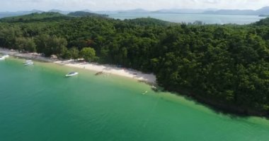 Tropik ada ve deniz havadan görünümü