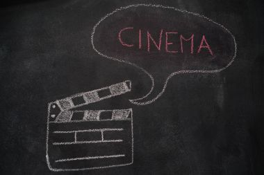 Film tokmağı ile kara tahta üzerinde konuşma balonu