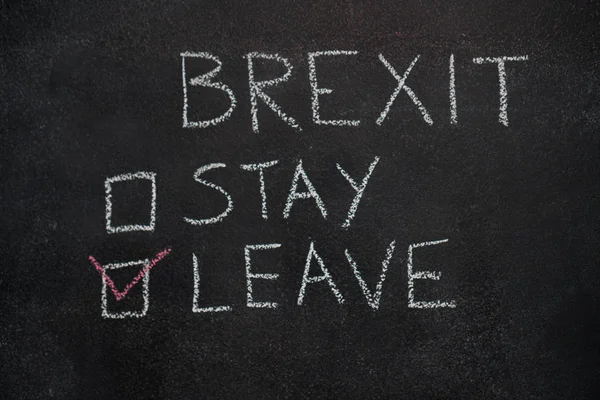 Brexit marad, vagy hagyja a fekete chalkboard — Stock Fotó