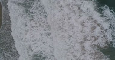 Kıyıda çökmesini dalgalar güzel deniz hava video