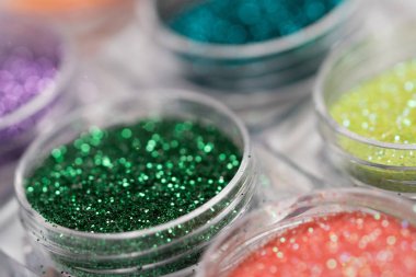 Renkli tırnak makyaj glitter ayarla