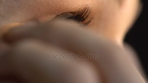 Woman's face applying makeup — Stock Video