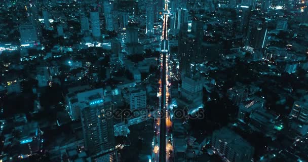 Città moderna durante la bella notte nuvolosa — Video Stock
