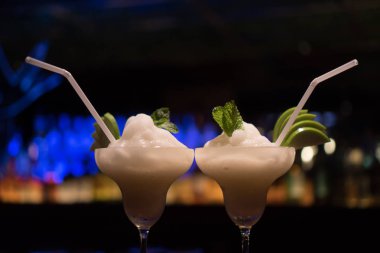 Alkollü kokteyl içecekler Restoran tablo