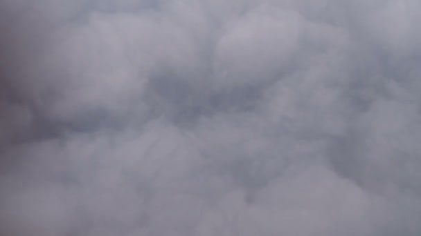 Voler à travers les nuages — Video