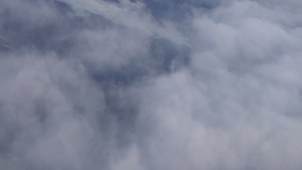 Voler à travers les nuages 