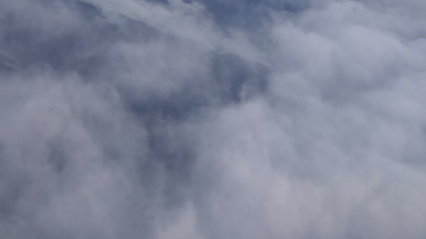 Voler à travers les nuages — Video