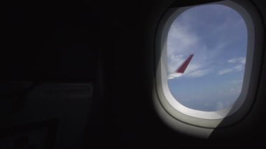 Kanat uçan airplaine