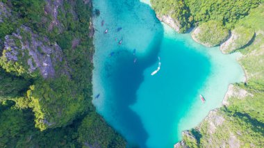 Tropik cennet havadan görünümü