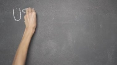 El yazma ve Bitcoin sembol siyah kara tahta bırakarak sonunda 