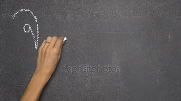 Hand writing Thai letter on black chalkboard — Stock Video