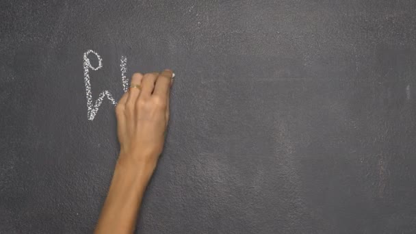 在黑色的黑板上写泰国信的手 — 图库视频影像