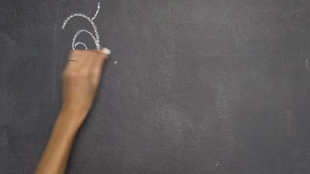 Kézi írás Thai levelet a fekete chalkboard — Stock videók