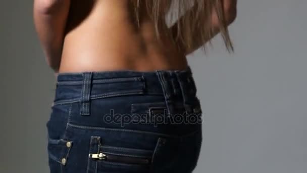 Gros plan femme en jeans — Video