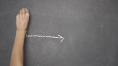 El Siyah Kara tahta üzgün yüz ve Gbp sembolü ile başarısızlık çizgi grafiği çizimi