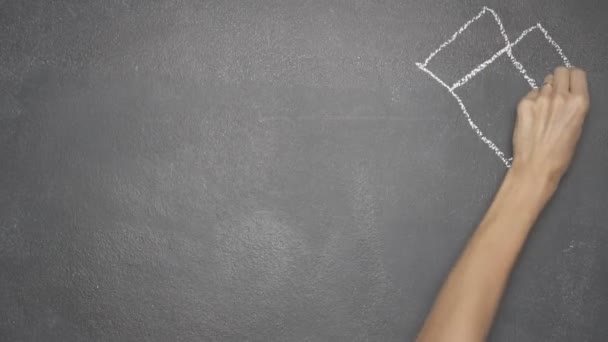 Hand drawing box and writing "THINK OUTSIDE THE BOX" on black chalkboard — Stock Video