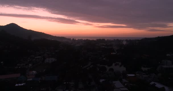 Вид с воздуха на закат на Пхукете — стоковое видео