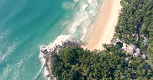 Luchtfoto van paradijs strand en turquoise zee — Stockvideo