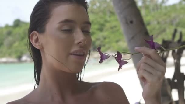 Cennet plaj güzel kız — Stok video