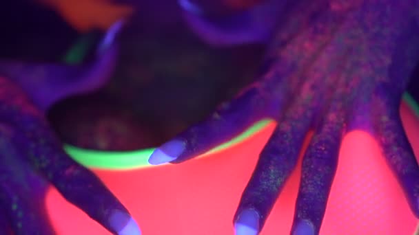 Sexy woman with UV fluorescent face and body makeup — Stock Video