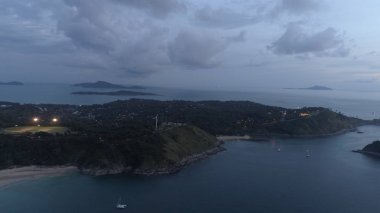 Akşam, Tayland sırasında egzotik plajları Phuket havadan görünümü