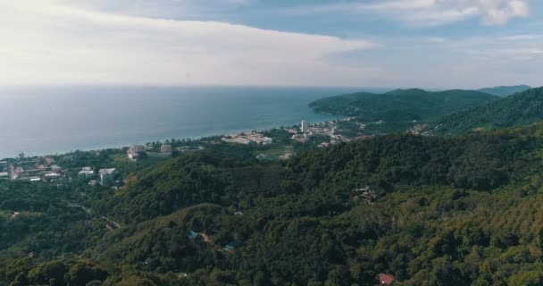 Rosnącej Drone Aerial Strzał Nad Phuket Hills Plaży Tajlandia — Wideo stockowe