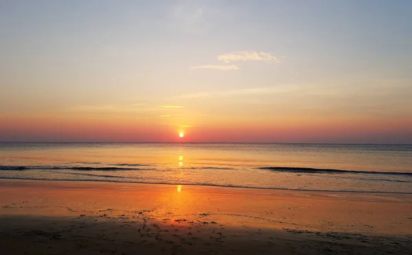 Malebný Západ Slunce Pobřeží Moře Dobré Pro Obrázek Tapety Nebo — Stock fotografie