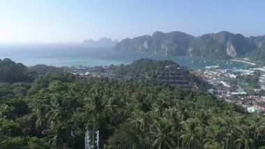 Phi Phi Island hava dron görünümünü gündüzleri güneşli yaz, Tayland
