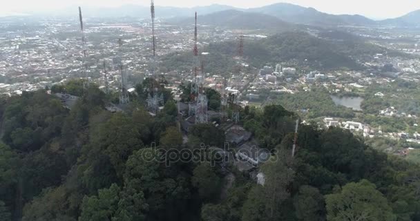 Εναέρια Άποψη Στην Κορυφή Του Λόφου Μαϊμού Πουκέτ Ταϊλάνδη — Αρχείο Βίντεο