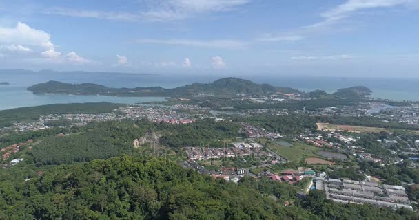 泰国普吉岛猴山空中无人机鸟瞰图 — 图库视频影像
