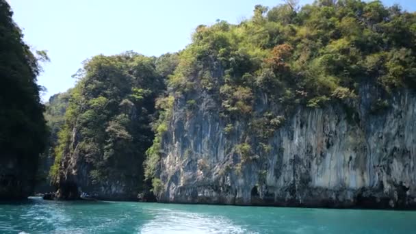Krásný Vápenec Moře Thajsku Pohled Plovoucí Loď — Stock video
