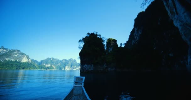 Schöne Aussicht Bergsee Und Fluss Vom Boot Ratchaprapa Damm Khoa — Stockvideo