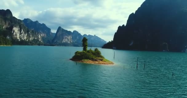 Вид Воздуха Небольшой Камень Озере Национальном Парке Кхао Сок Сурат — стоковое видео