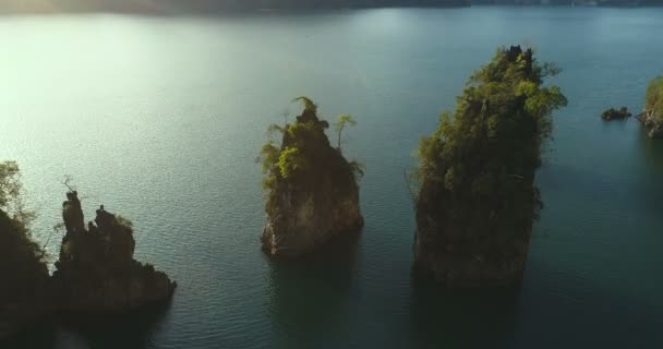 Vista Aérea Drones Belas Rochas Calcárias Lago Parque Nacional Khao — Vídeo de Stock