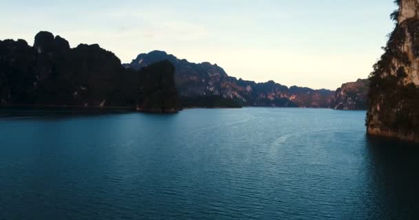 Вид Воздуха Красивые Горы Озеро Национальном Парке Кхао Сок Сурат — стоковое видео