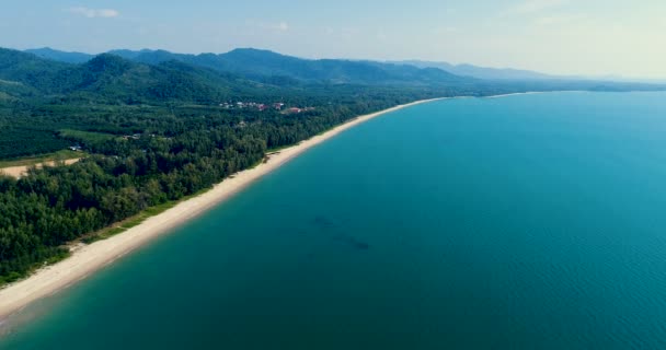 Widok Anteny Drone Pięknej Tropikalnej Wyspie Piaszczystej Plaży Słoneczny Letni — Wideo stockowe