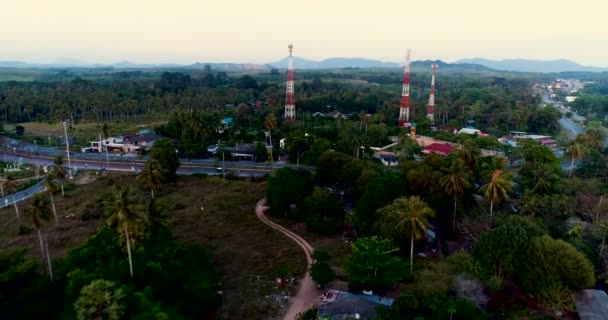 Luchtfoto Drone Zicht Weg Tropisch Eiland Tijdens Zonsondergang — Stockvideo