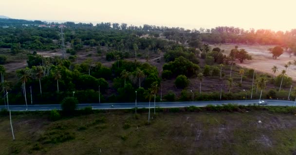 Luchtfoto Drone Zicht Weg Tropisch Eiland Tijdens Zonsondergang — Stockvideo