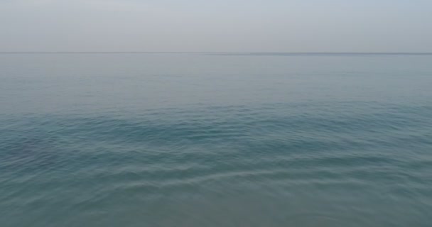 Vue Aérienne Belle Jeune Fille Faisant Exercice Matin Sur Plage — Video