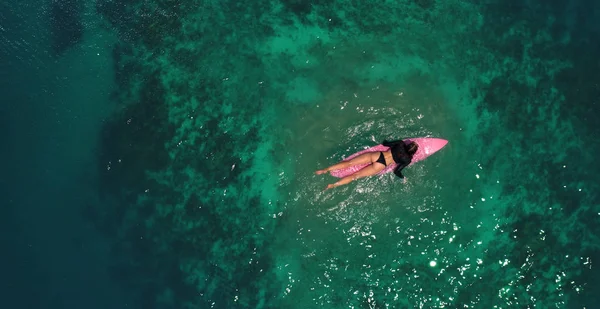 Aerial Top View Beautiful Young Woman Swimsuit Pink Surfboard Enjoying — Stock Photo, Image