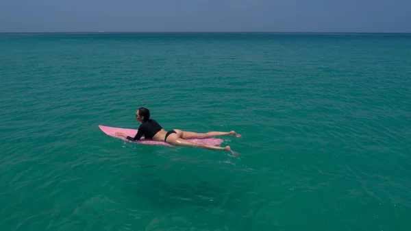 Aerial Drone View Beautiful Young Woman Swimsuit Sunglasses Pink Surfboard — Stock Photo, Image