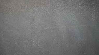 Yapışkan Not tahtaya / portre kadının el yazı tahtası - ağır çekimde video yok kelime ile yapışma Not