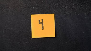 Yapışkan notu ile sayı 