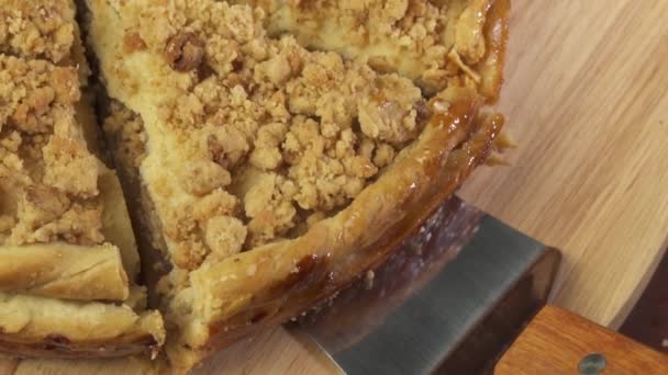 Tarta Manzana Recién Horneada Primeros Planos Quitando Rebanada Tarta Manzana — Vídeo de stock