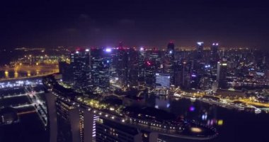 Singapur Marina Bay gece / hava dron görünümünü gece, Singapore, Singapur havadan görünümü