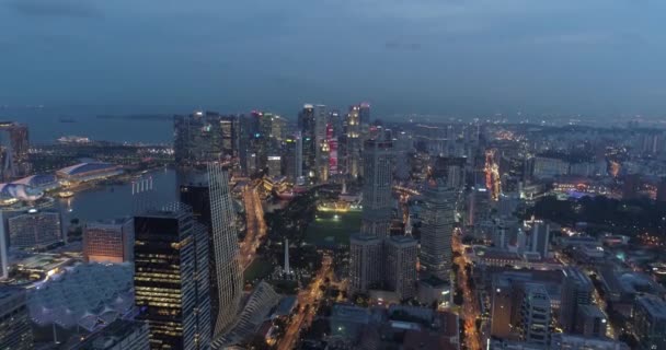 Vista Aérea Singapur Durante Noche Nublada Imágenes Aéreas Los Rascacielos — Vídeo de stock