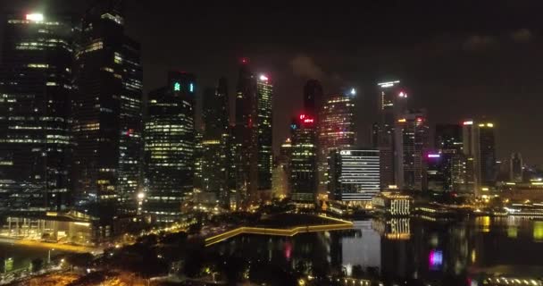 Flygfoto Över Singapore Natten Antenn Footage Singapore Skyskrapor Med Stadens — Stockvideo
